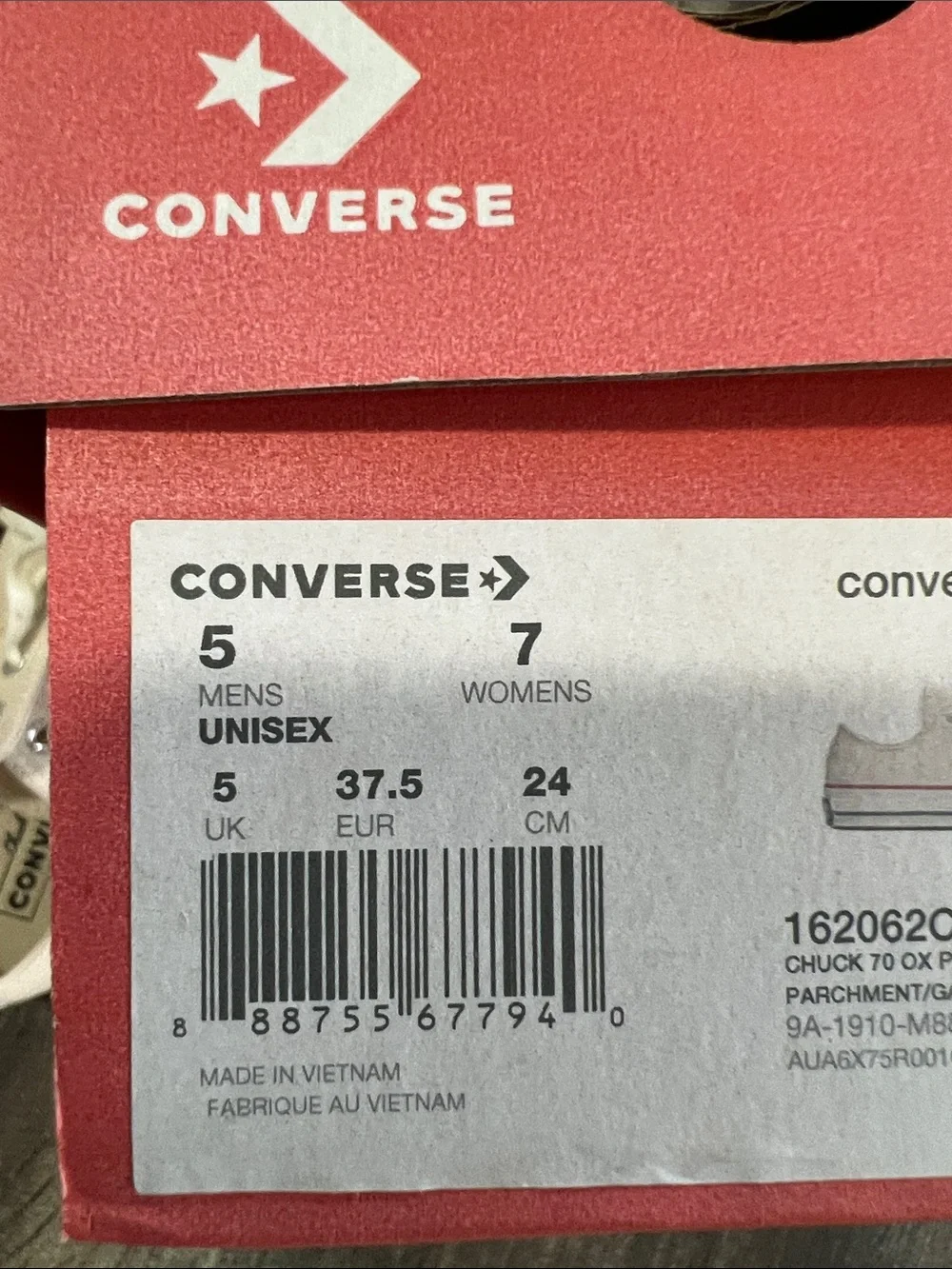 Brand new Converse Low-Top Sneakers with Red trim Size 7 women’s Size 5 mens - Picture 6 of 7